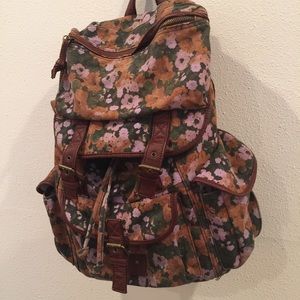 ✨REDUCED✨ Ećote floral backpack