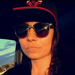 Meet your Posher, Claudia