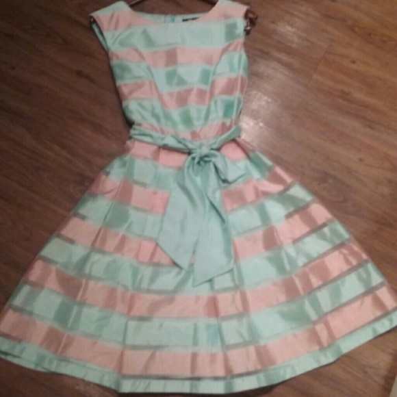 MARKDOWN $20.00 Elegant Leslie Fay Dress