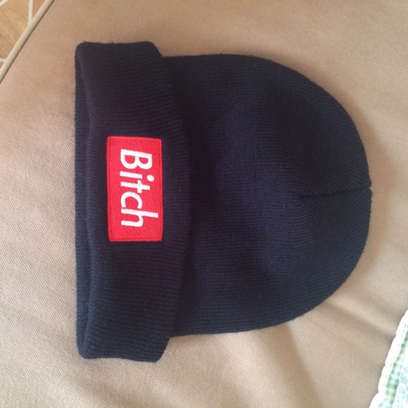 "Bitch" box logo beanie / skully hat