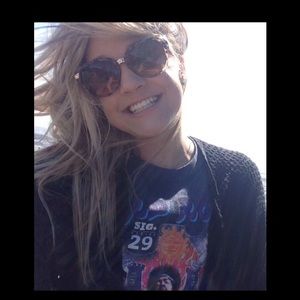 Meet your Posher, Shelbi