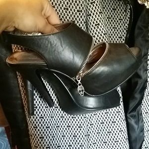 Rampage open toe skull zipper heel
