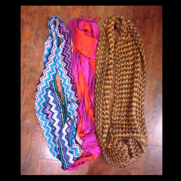 Bundle of 3 printed scarves💐