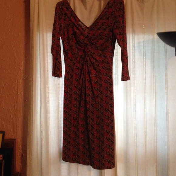 Dress-3/4 sleeve , v-necked