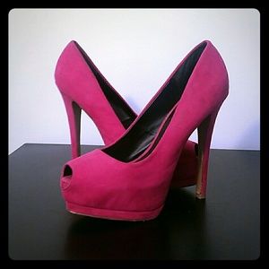 💖 👠 Hot pink peep toe pumps