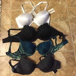 New never worn 38C bras