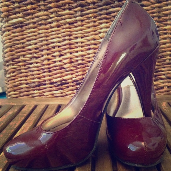 Steve Madden patten leather maroon heels