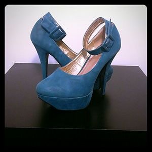 💙 👠 Teal pumps