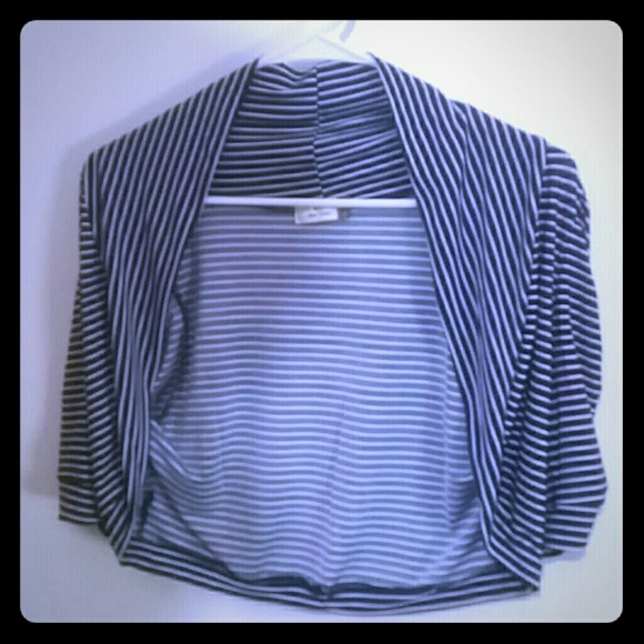 Adorable New navy and white shrug