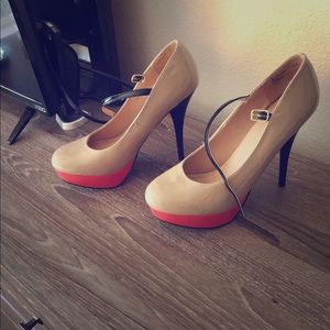 Cute Mary Jane dual toned heels
