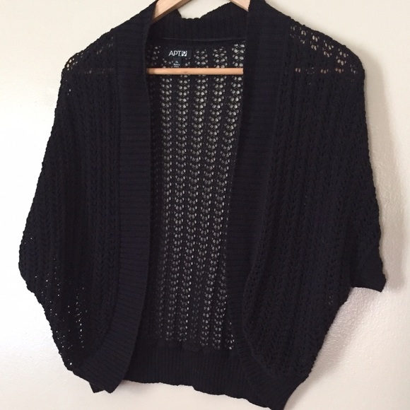 Black shirt-sleeved sweater