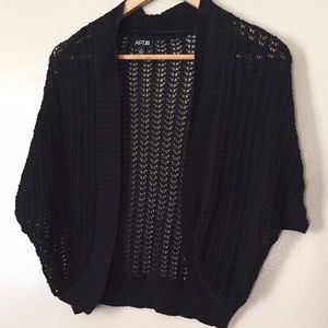Black shirt-sleeved sweater