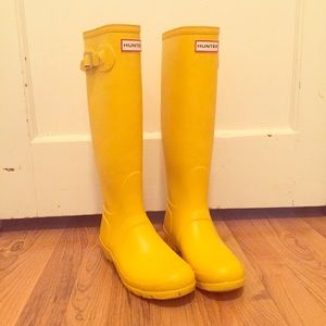 Hunter Tall Yellow Rainboots