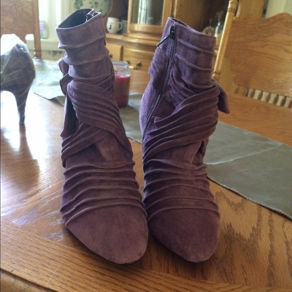 SOLD Bijou genuine purple suede booties 7.5W - Picture 2 of 4