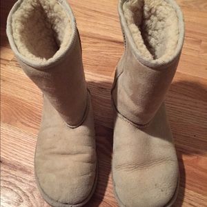 Tan uggs size 6