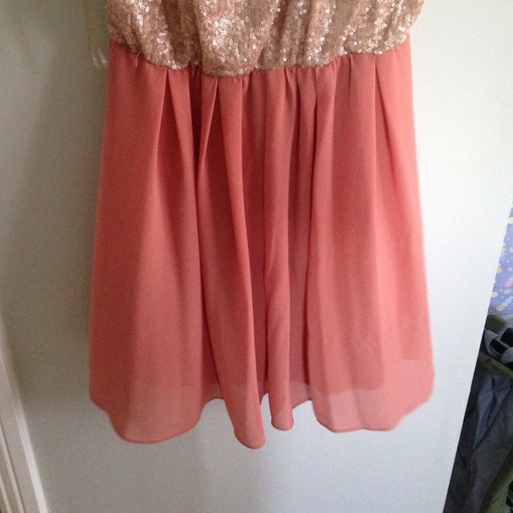 Dress - Picture 3 of 4