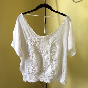 Free People White Flower Detailed Shirt! 😍💕