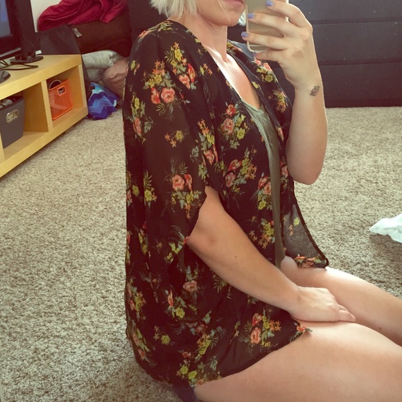 Black floral kimono