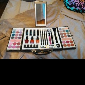 Color workshop wings of beauty case