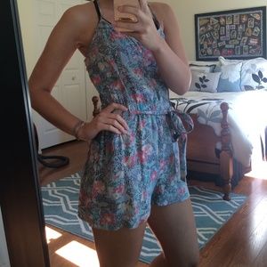 Flower printed romper 🌸😊