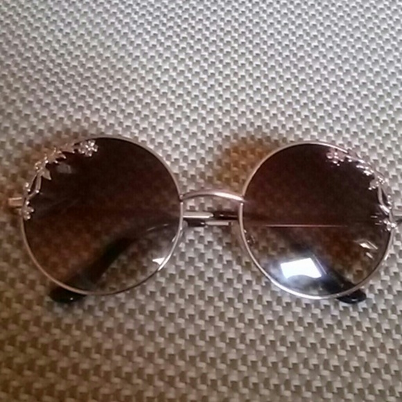 Cute sunglasses - Picture 2 of 3