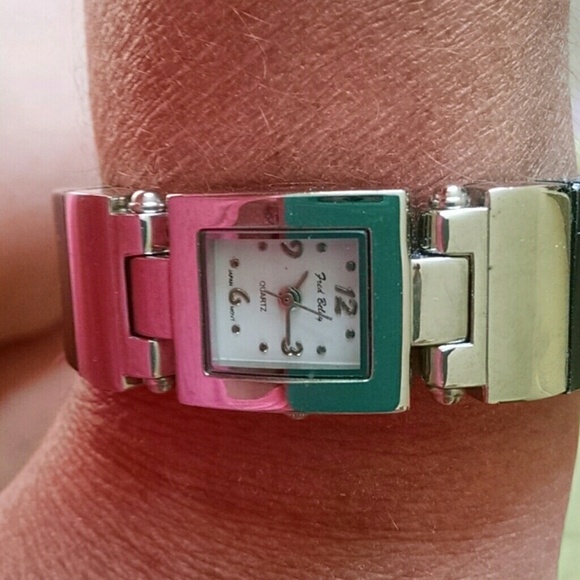 **HP x2 ** Work Week Chic &Wardrobe Refresh - Picture 3 of 4