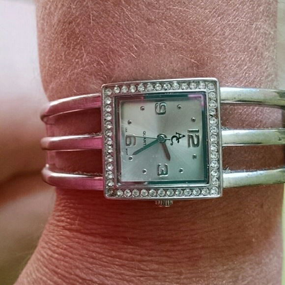 **HP x2 ** Work Week Chic &Wardrobe Refresh - Picture 4 of 4