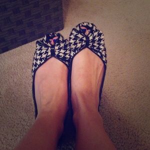Steve Madden houndstooth flats