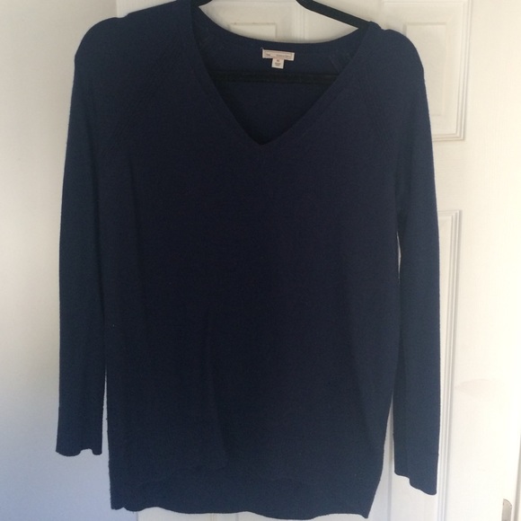 GAP navy soft v neck sweater! - Picture 2 of 2