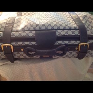 Gucci large luggage(no bundles please)