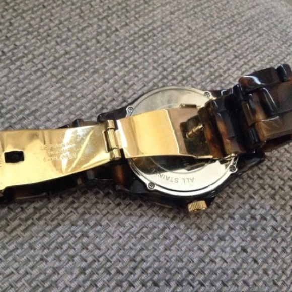 Michael kors tortious watch on hold - Picture 2 of 3
