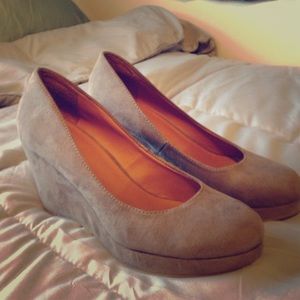Nine West 8 1/2 grey suede wedges