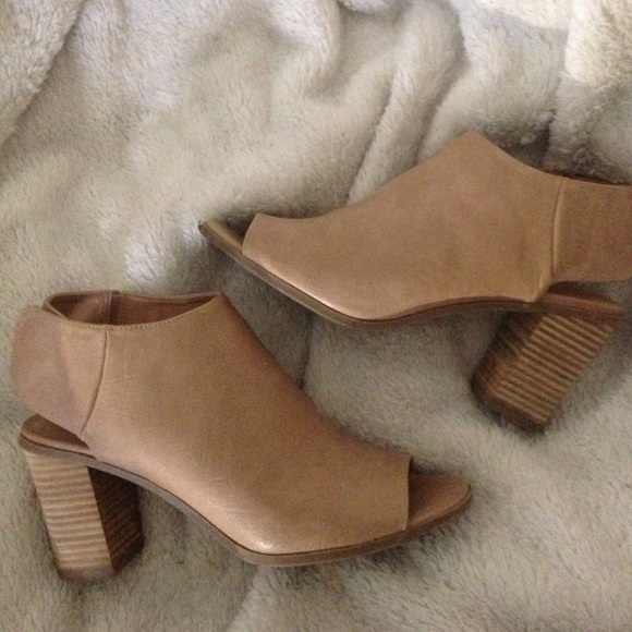 Tan Strap Back Mule