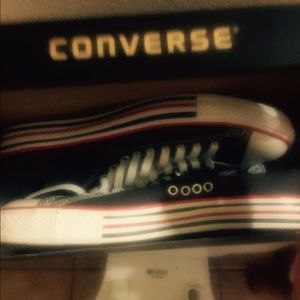 Converse shoes size 10 men's still in box