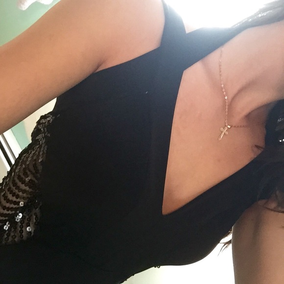 Black gown - Picture 2 of 4