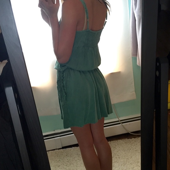 Green summer dress - Picture 2 of 3