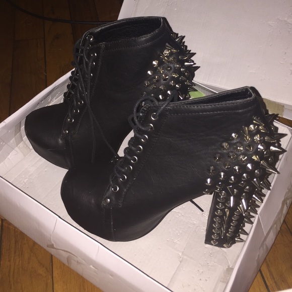 Black spiked pump heels