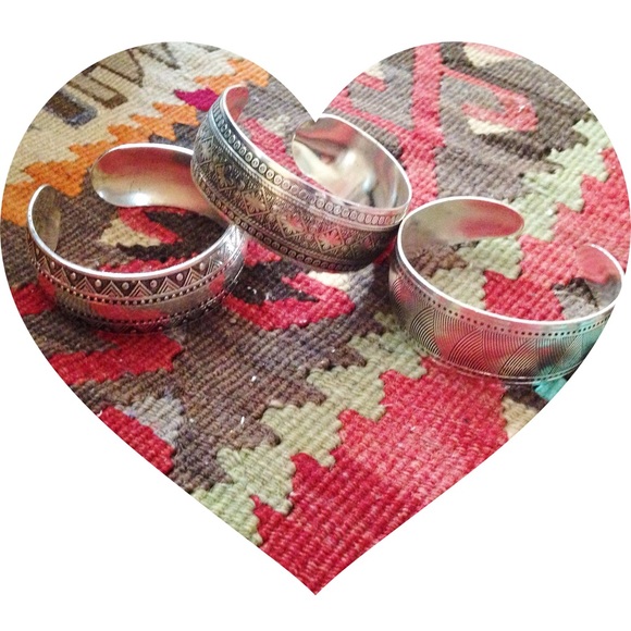 ⚡️LAST ONE⚡️Boho Silver Engraved Bangle Bracelet! - Picture 2 of 2