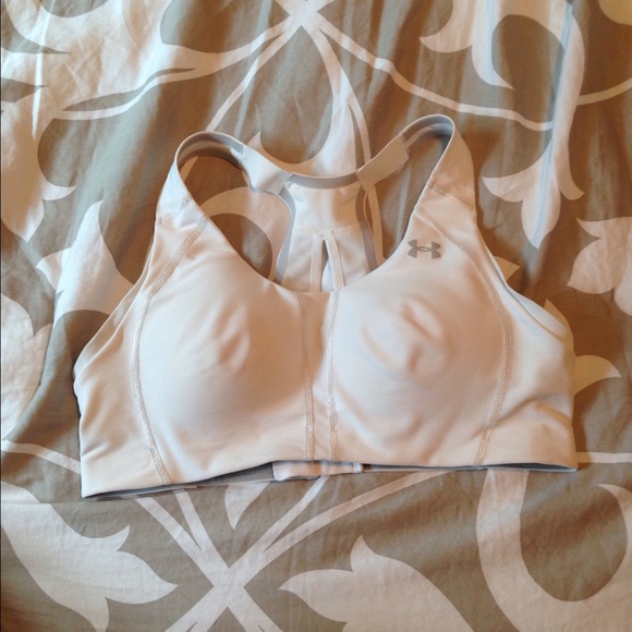 Under armour fitted sports bra heatgear