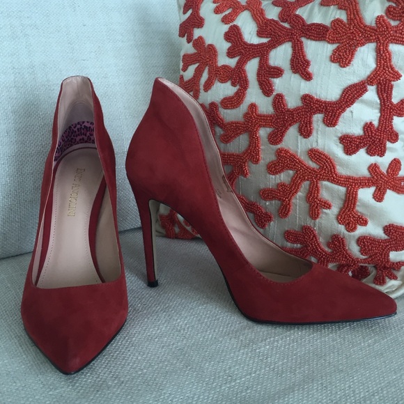 Holiday heels 👠 Red Enzo pumps 🎄