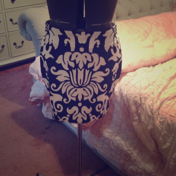 NWOT Navy Blue&White Damask Skirt - Picture 1 of 2