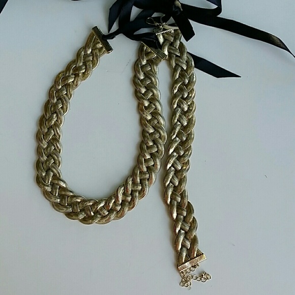 Jewelry - Snake criss cross chain set w silk ribbon closure.