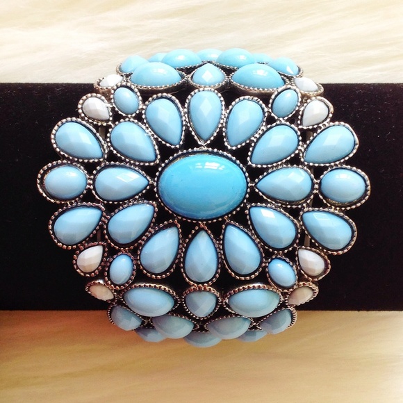 Jewelry - Turquoise resin cuff NWOT