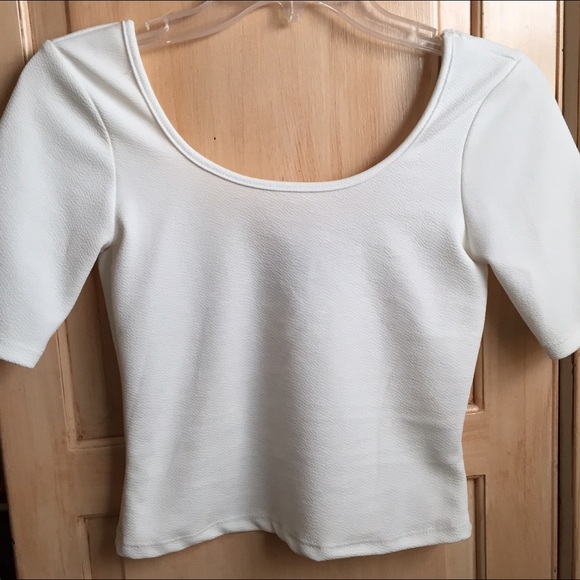 White short cut top - Picture 2 of 3