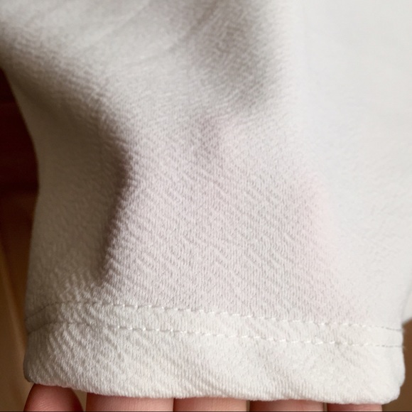 White short cut top - Picture 3 of 3