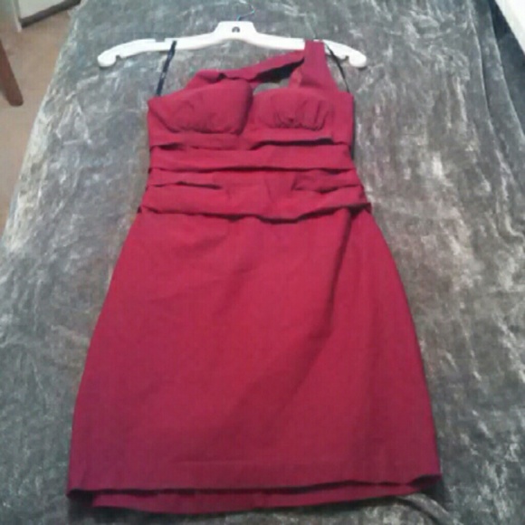 Wine triangle shoulder bodycon dress