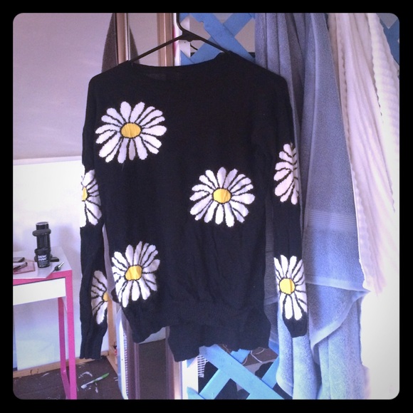 Brandy Melville RARE sweater!