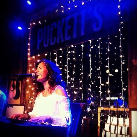 Meet your Posher, Elise