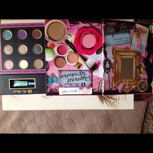 Too faced glamour Revolution palette kit - Picture 2 of 3