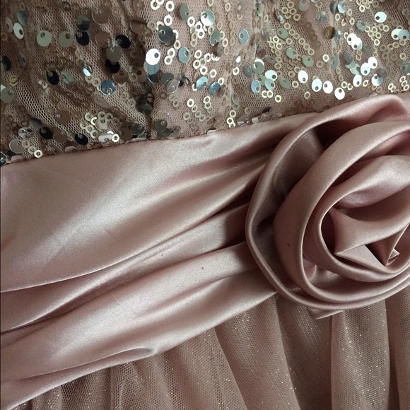 Glamorous pink party dress - Picture 2 of 4